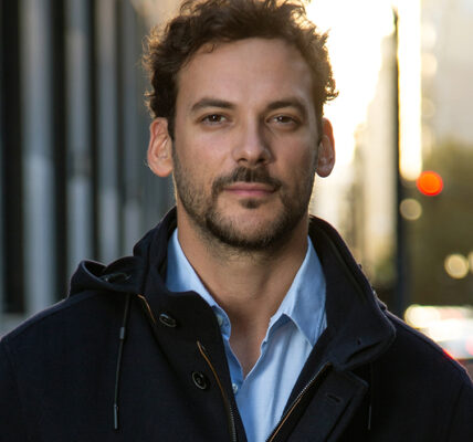 Retrato de Joaquín Basanta, CEO de Agro Sustentable, impulsor de tecnologías aplicadas a la producción agrícola sostenible en Argentina.