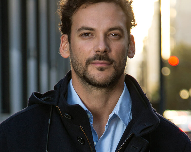 Retrato de Joaquín Basanta, CEO de Agro Sustentable, impulsor de tecnologías aplicadas a la producción agrícola sostenible en Argentina.