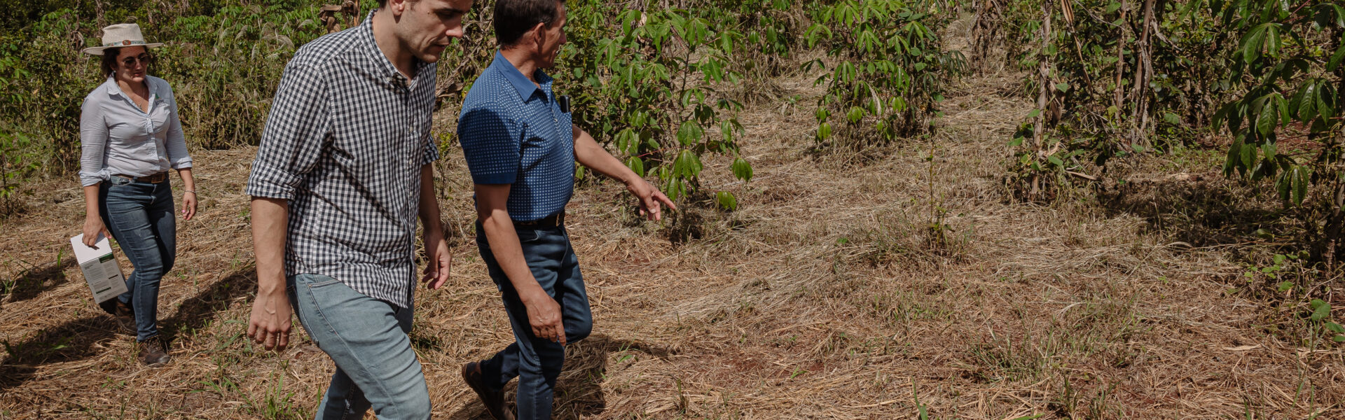 Matías Imperiale, junto a productores locales, recorren cultivos sustentables en Mendoza tras la certificación Wipo Green por prácticas agrícolas orgánicas.