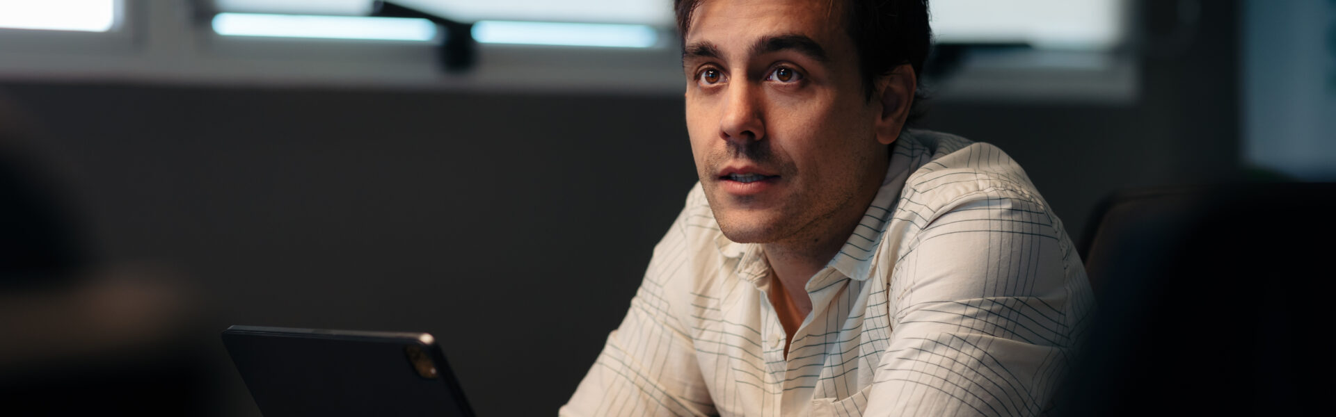 Matías Imperiale, ingeniero agrónomo y cofundador de Agro Sustentable, durante una reunión de planificación estratégica sobre soluciones sostenibles para el agro.