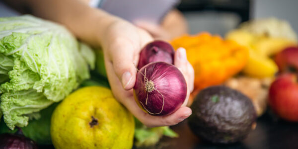 Reacciones enzimáticas en frutas y verduras.